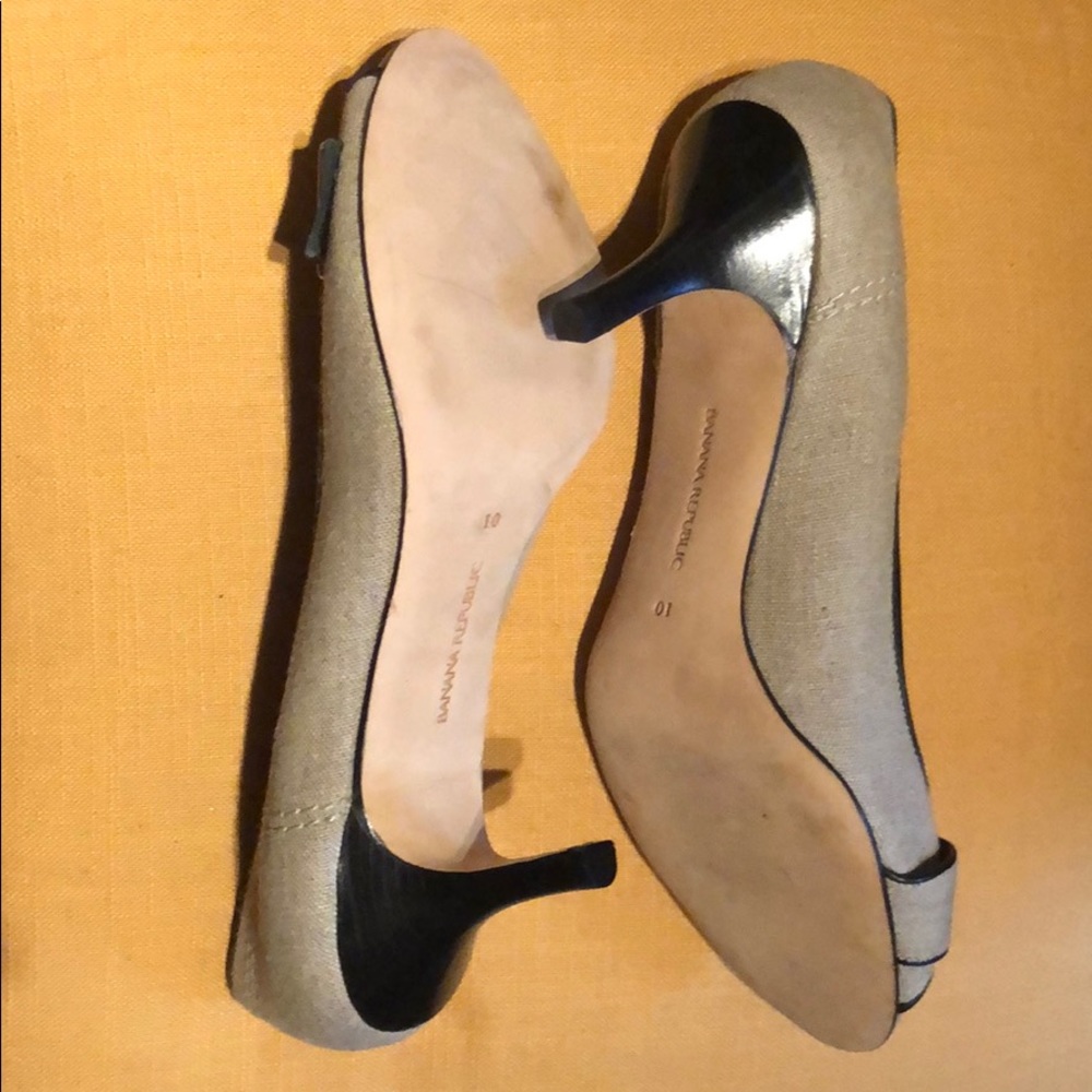 Never worn Banana Republic Canvas Tweed Heels - Picture 10 of 11